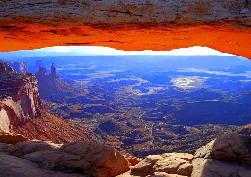 Mesa Arch canyonlands